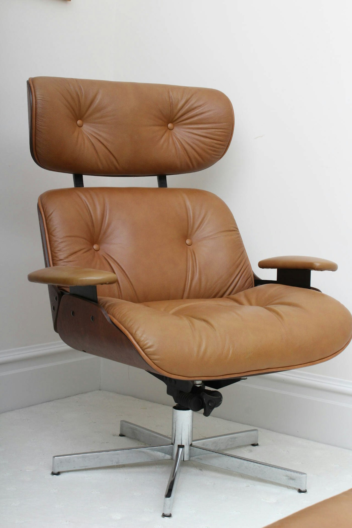 Eames Lounge Style Chair and Ottoman by Selig | EBTH