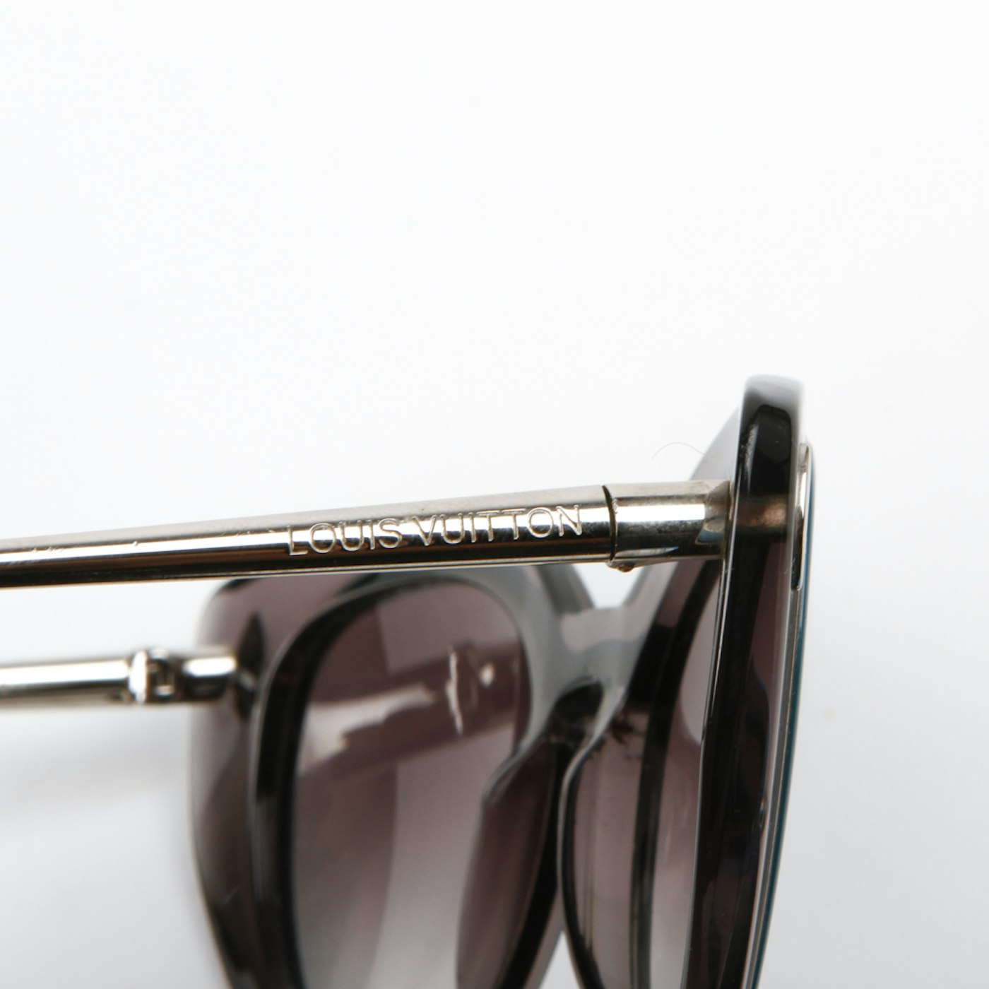 Louis Vuitton LV Waimea L Sunglasses Chocolate Metal. Size W