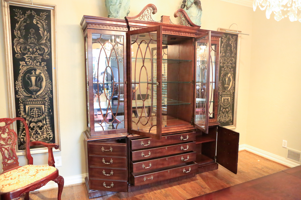 Henredon Lighted China Cabinet | EBTH