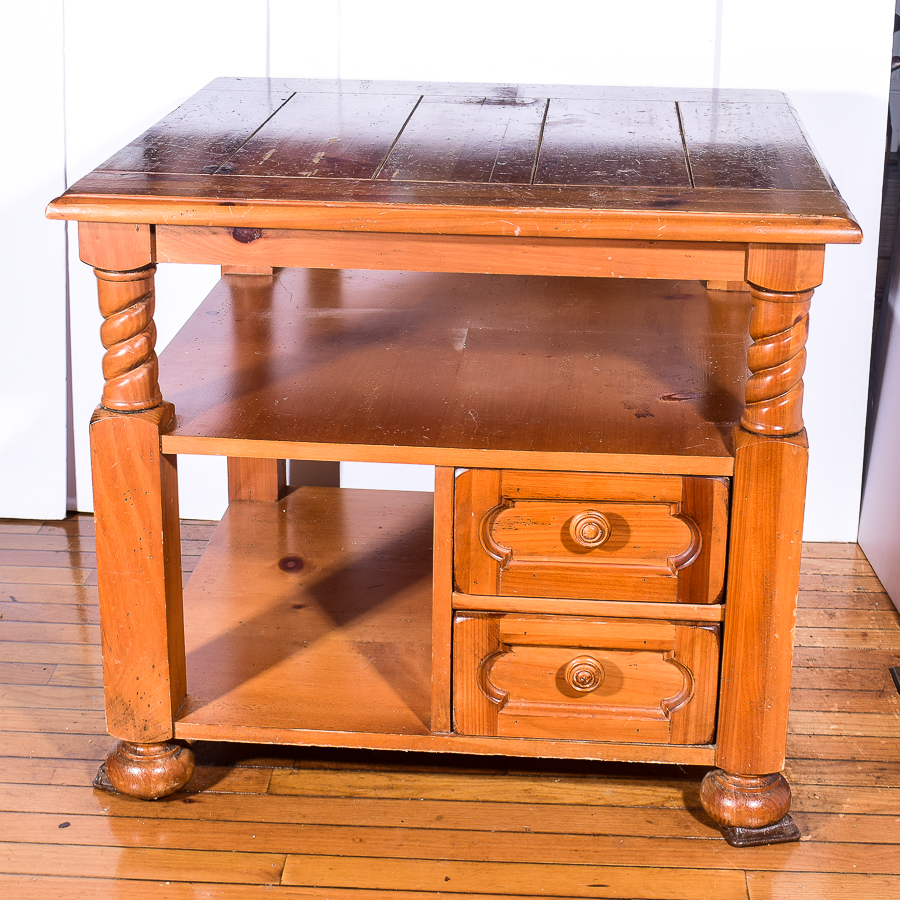 Broyhill Side Table With Turning Details EBTH