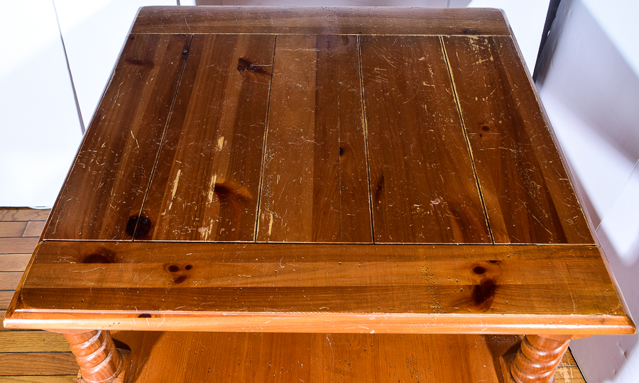 Broyhill Side Table With Turning Details EBTH