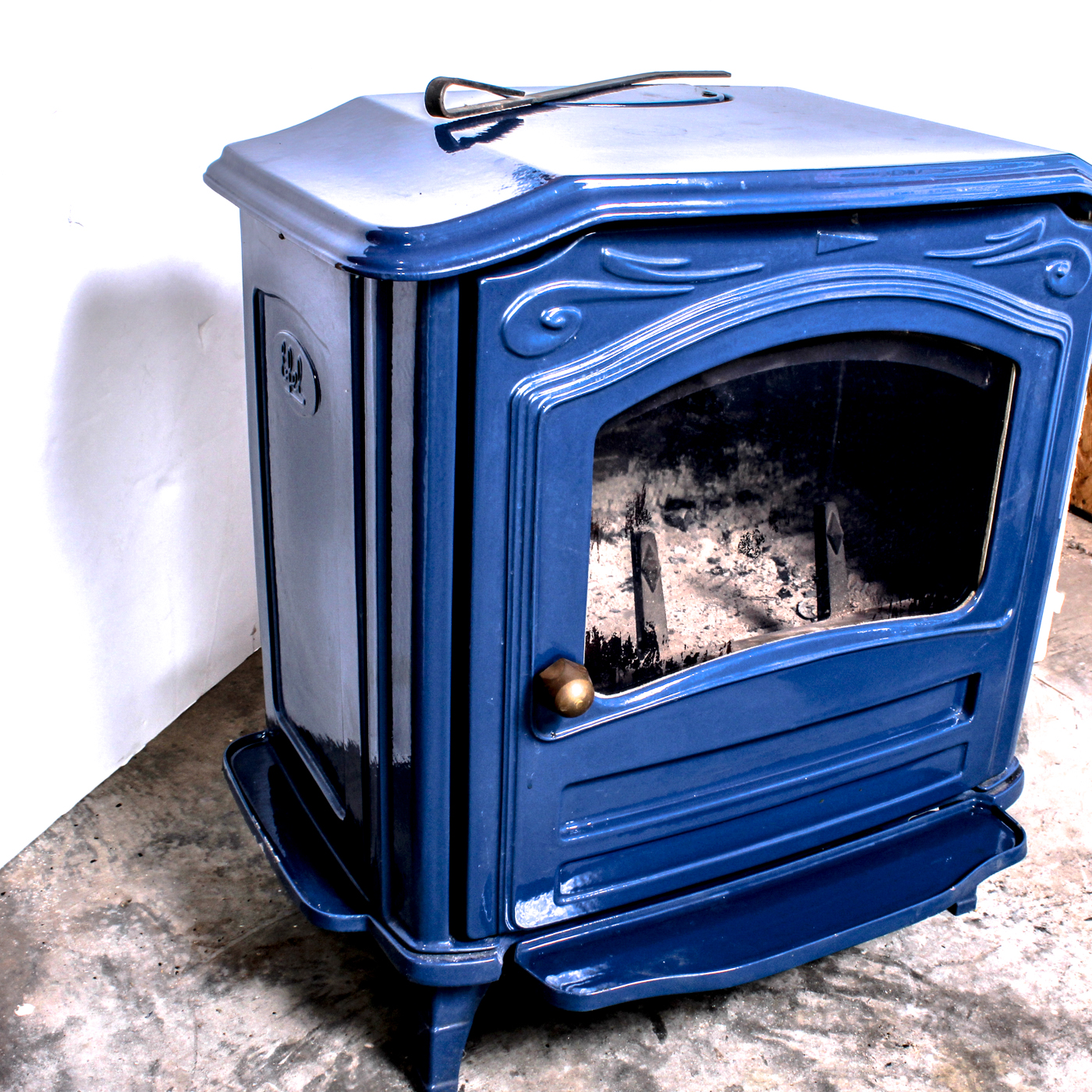 Efel "Symphony" Cast Iron and Enamel Wood Burning Stove EBTH