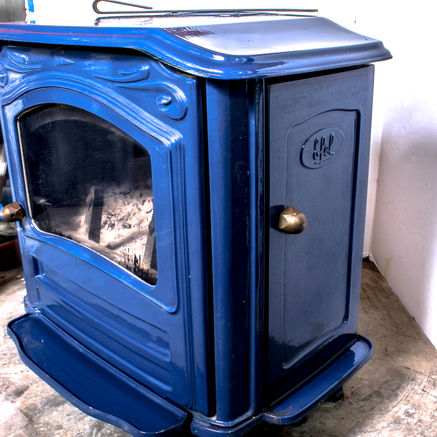 Efel "Symphony" Cast Iron and Enamel Wood Burning Stove EBTH