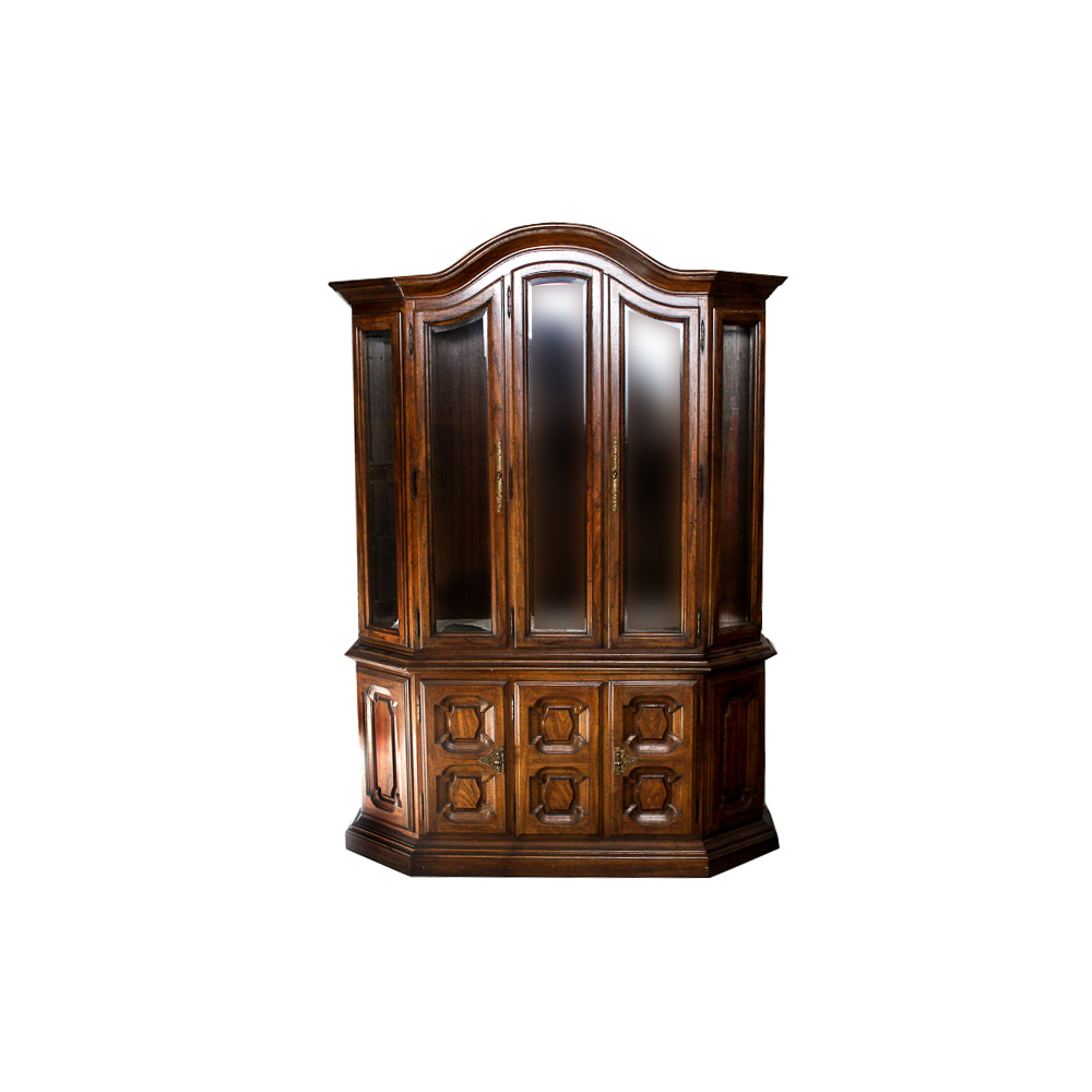 Drexel Heritage Maracay Italian Provincial Style Lighted China