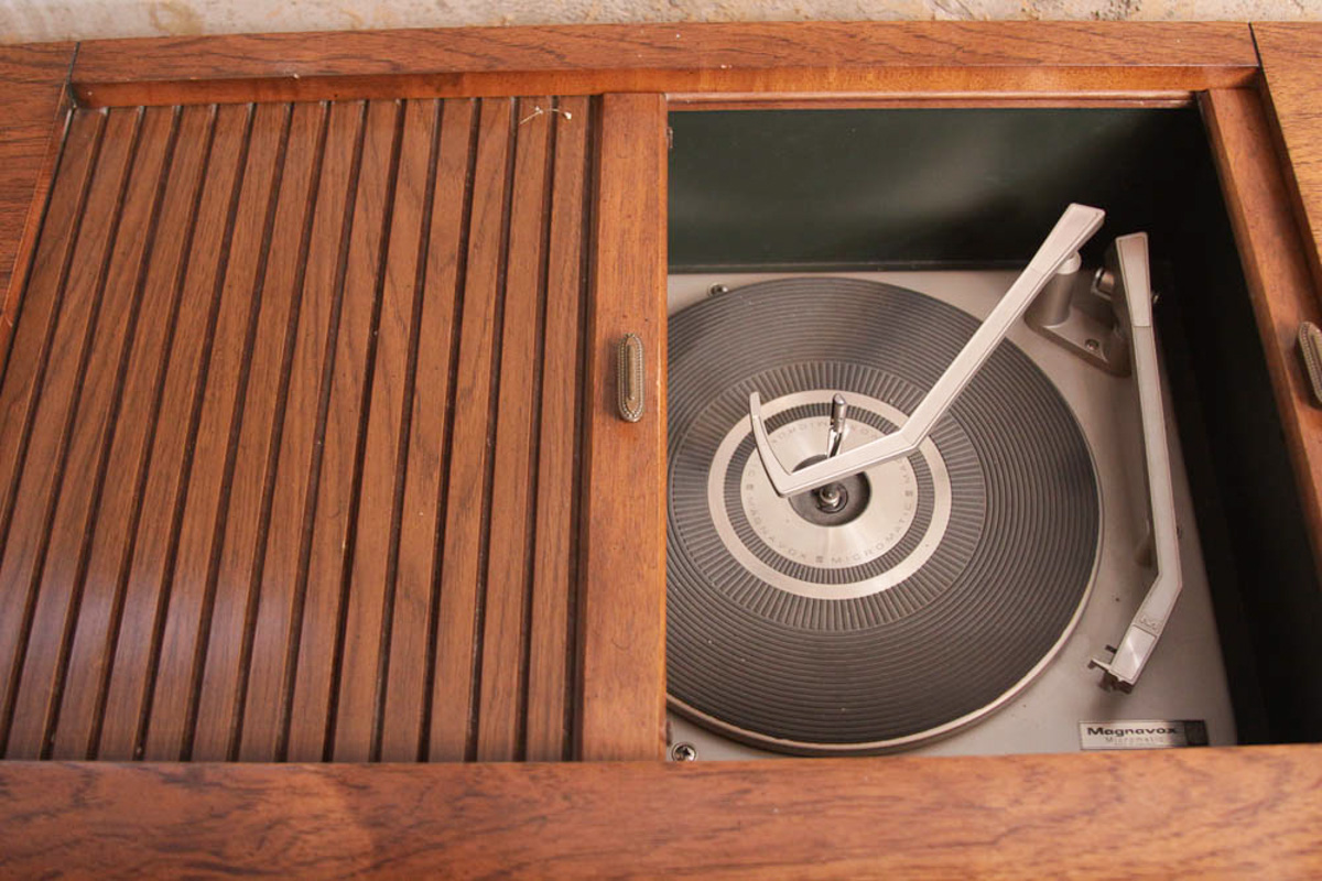 Vintage Magnavox Radio and Record Player EBTH