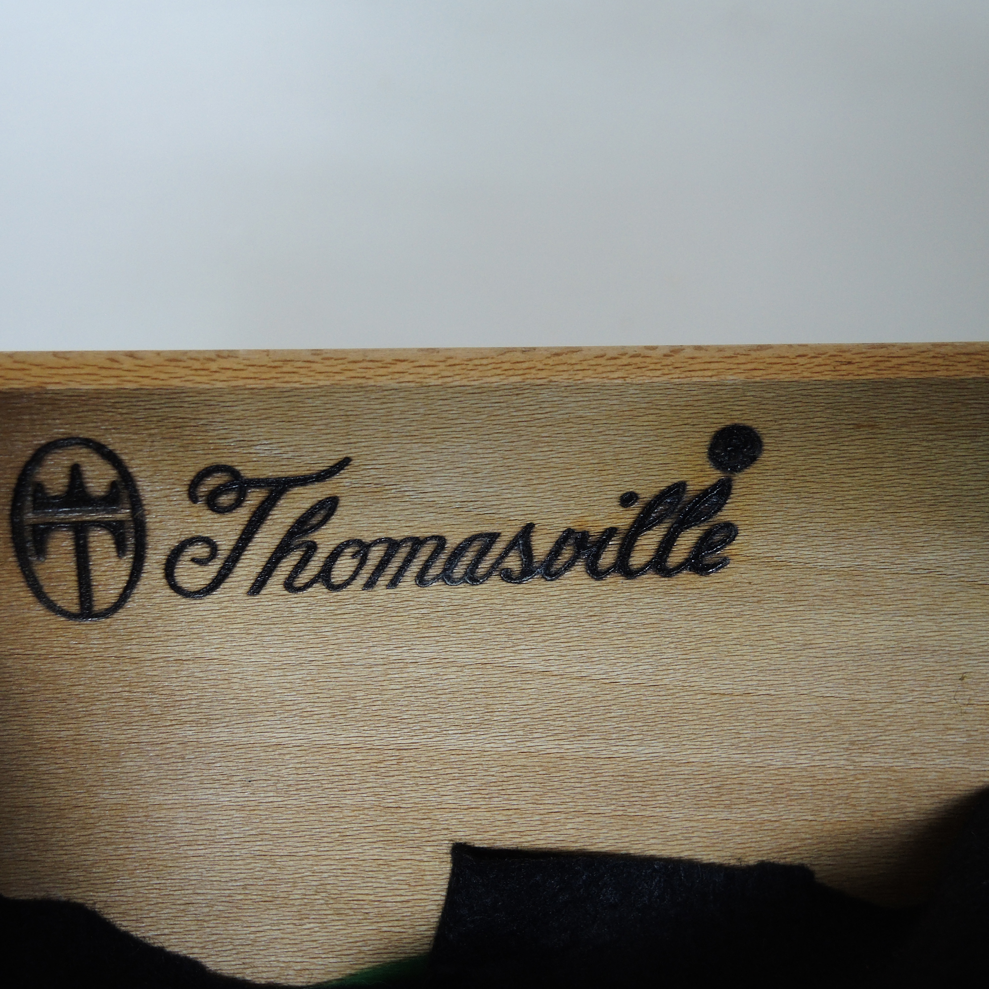 Thomasville French Provincial Style Lighted China Hutch EBTH