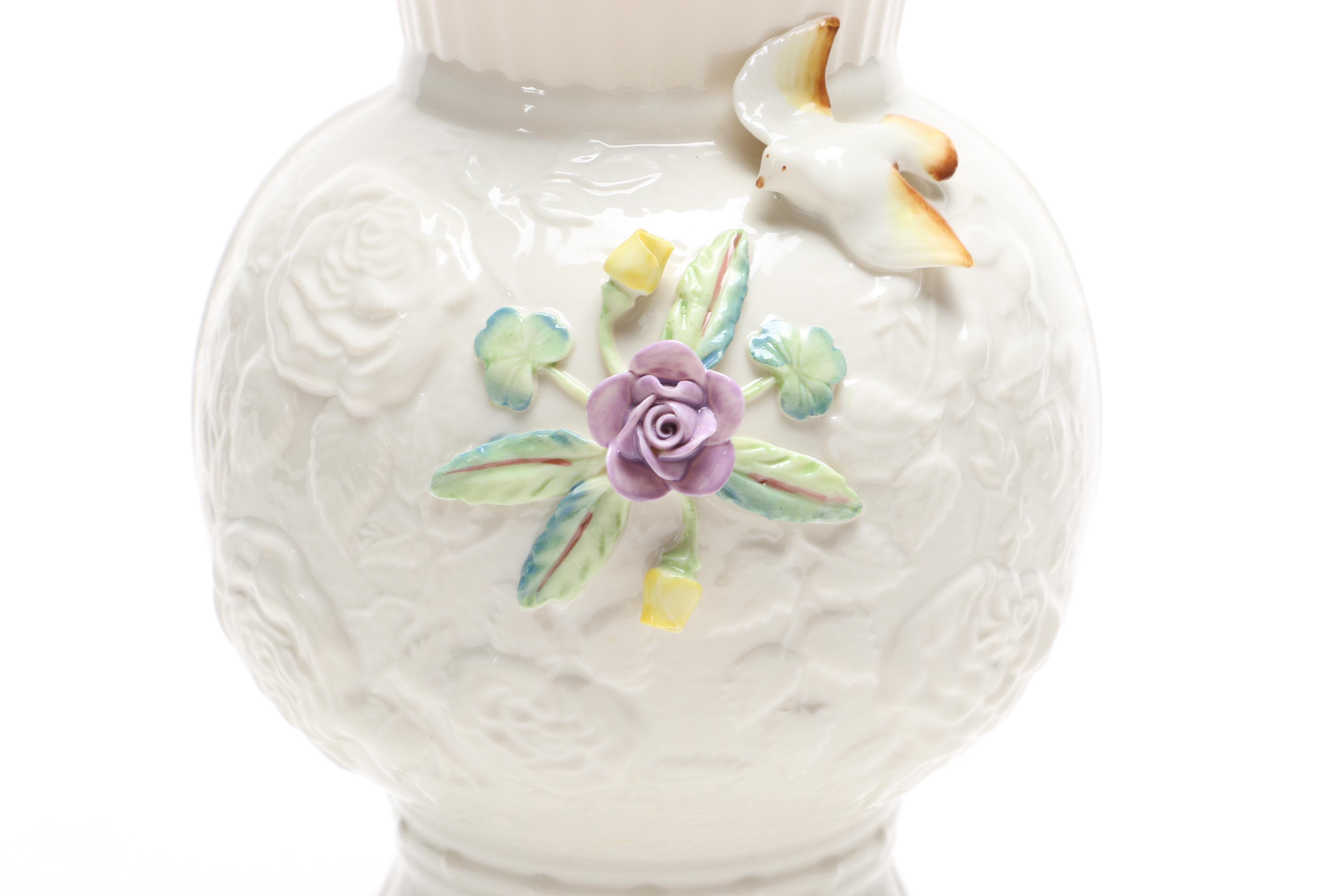 Circa 2007 Belleek "Songbird" Porcelain Vase EBTH