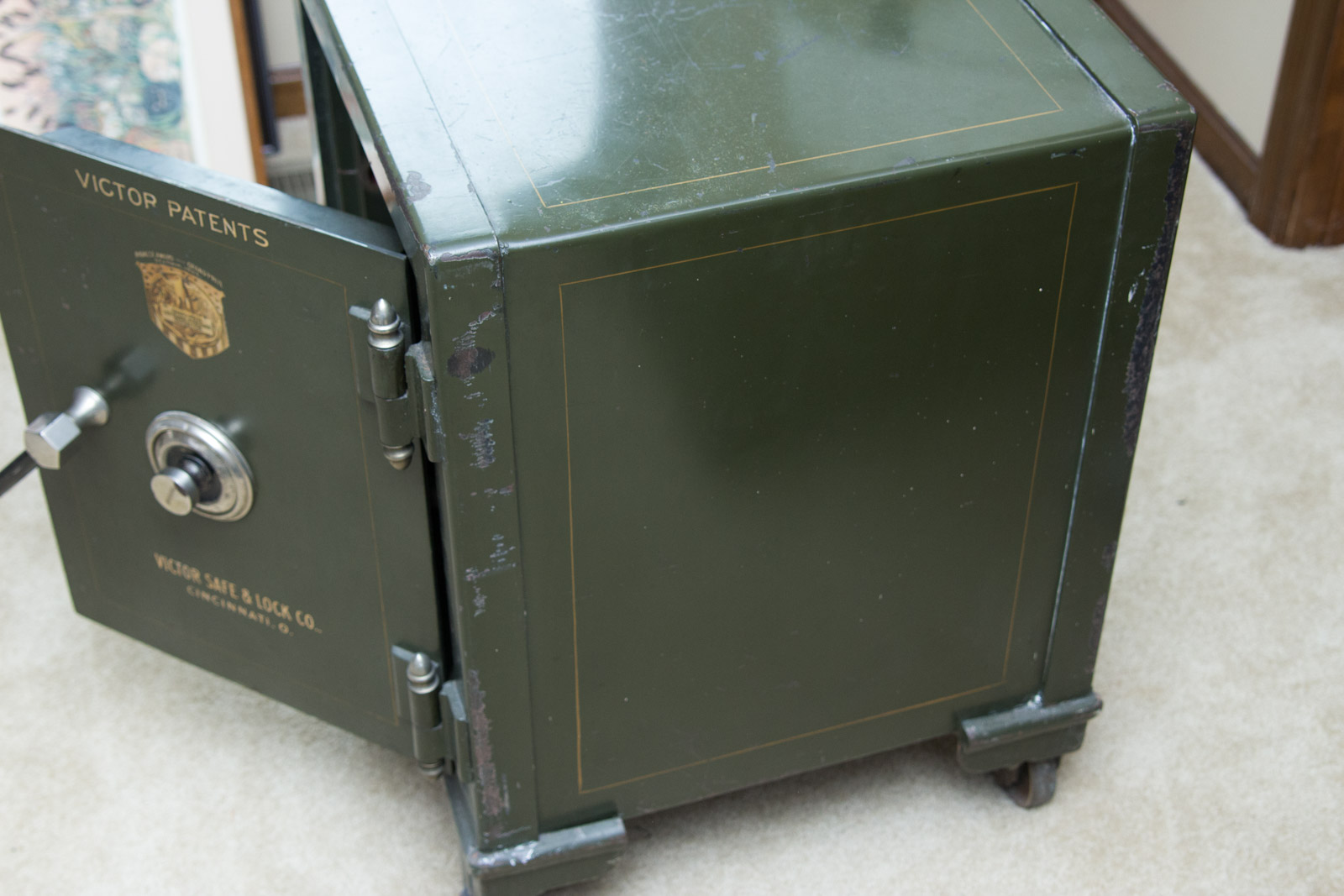 Vintage Victor Safe and Lock Co. Safe on Wheels EBTH