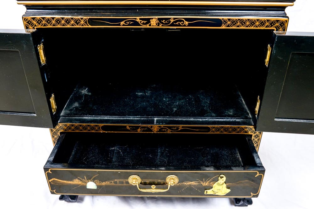 Chinoiserie Table with Shell Inlay | EBTH