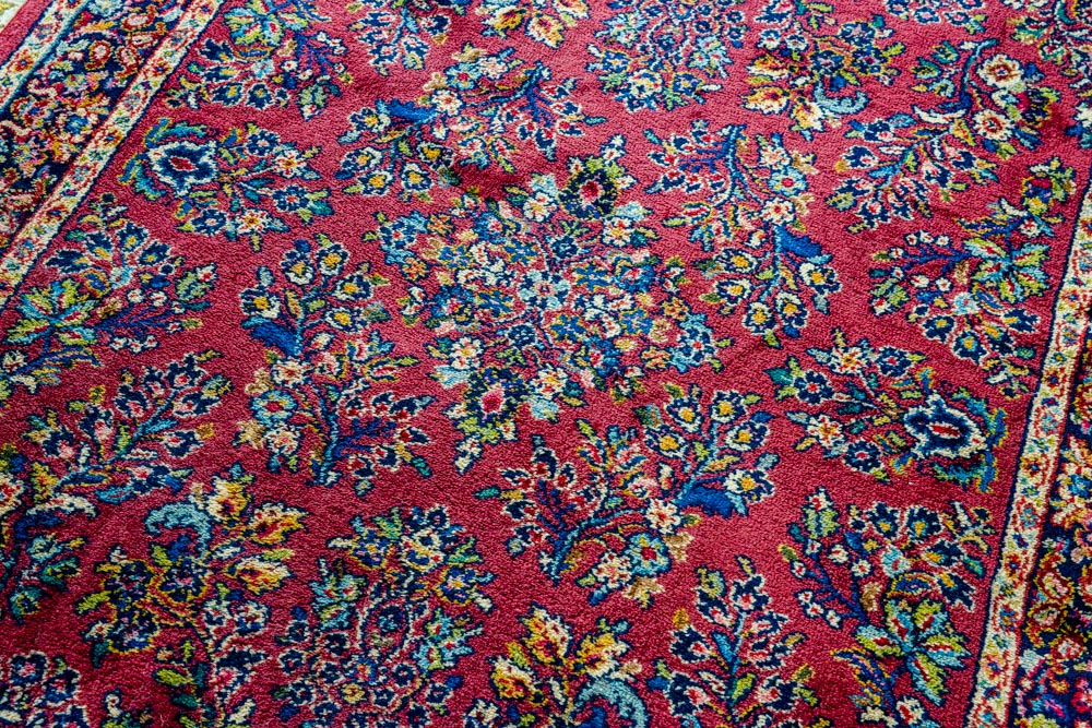 Karastan "Red Sarouk" Wool Area Rug | EBTH (880 x 587 Pixel)