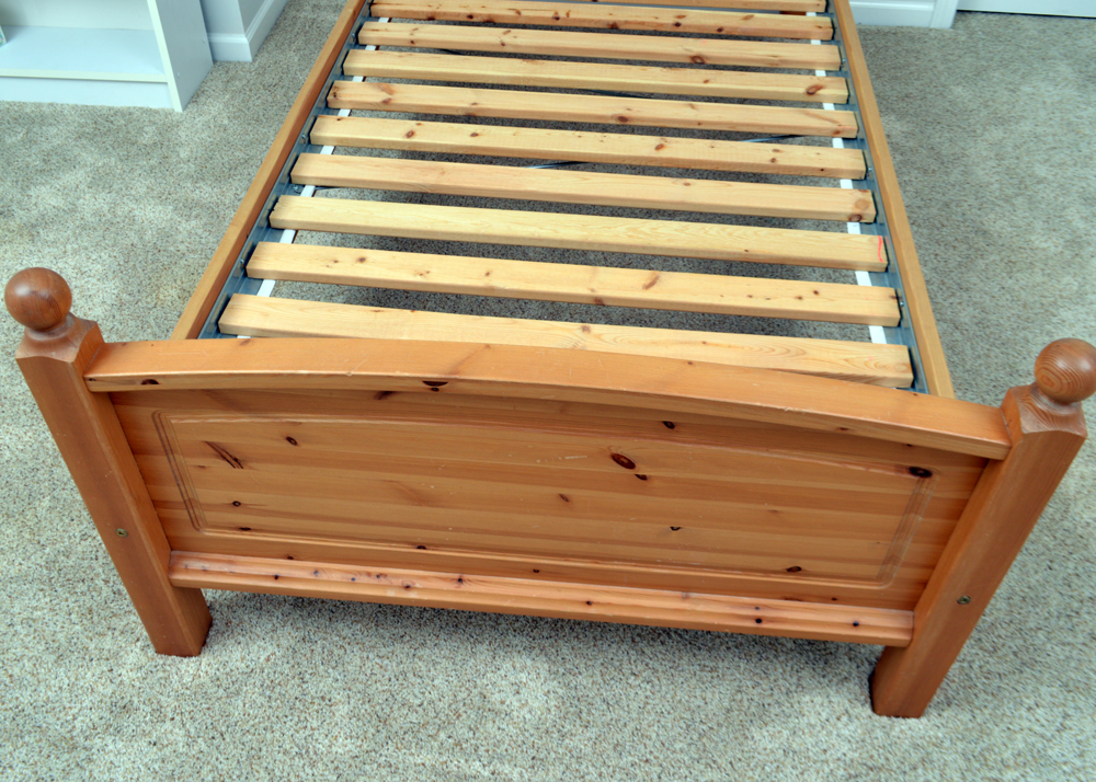 Knotty Pine Twin Bed Frame EBTH