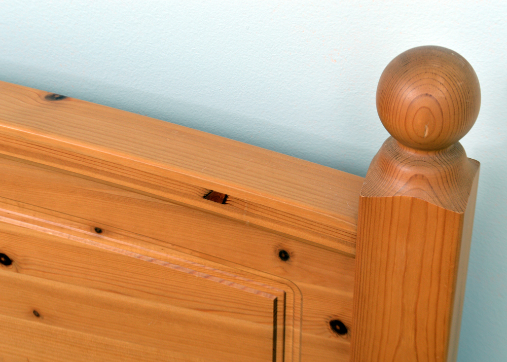 Knotty Pine Twin Bed Frame EBTH