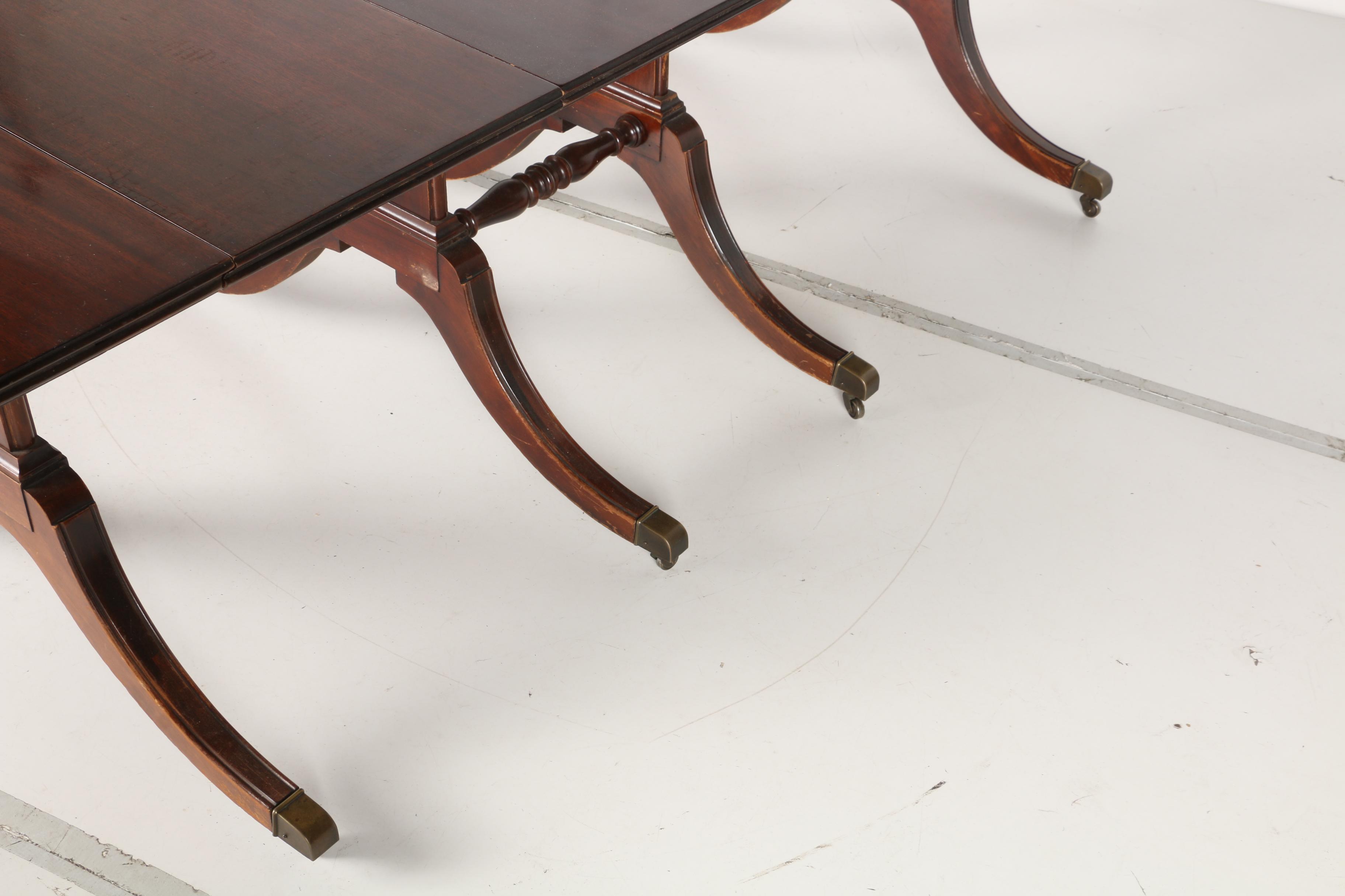 Circa 1940 Duncan Phyfe Style "The Warfield" Dining Table EBTH