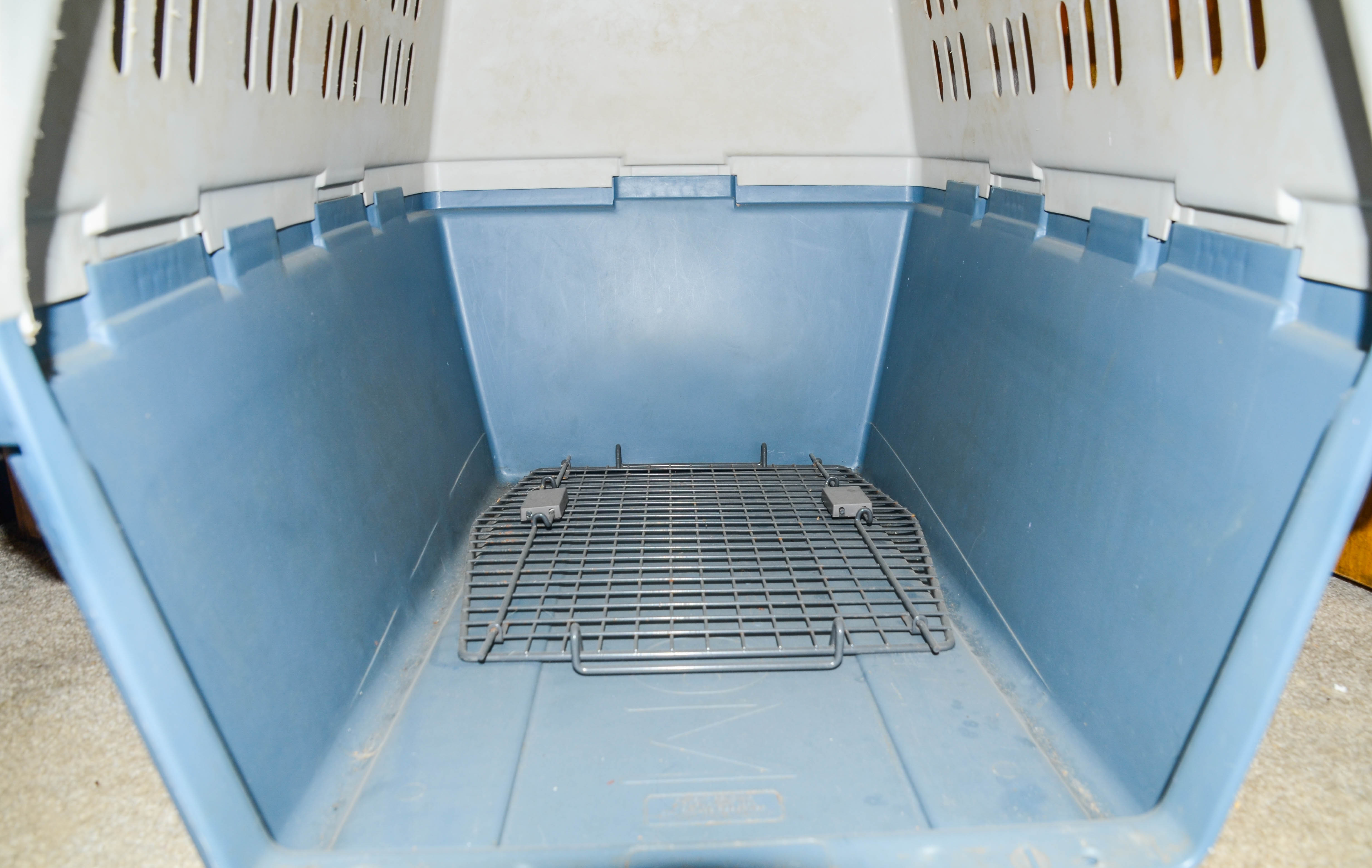 "Innovator" Dogloo Dog Kennel EBTH