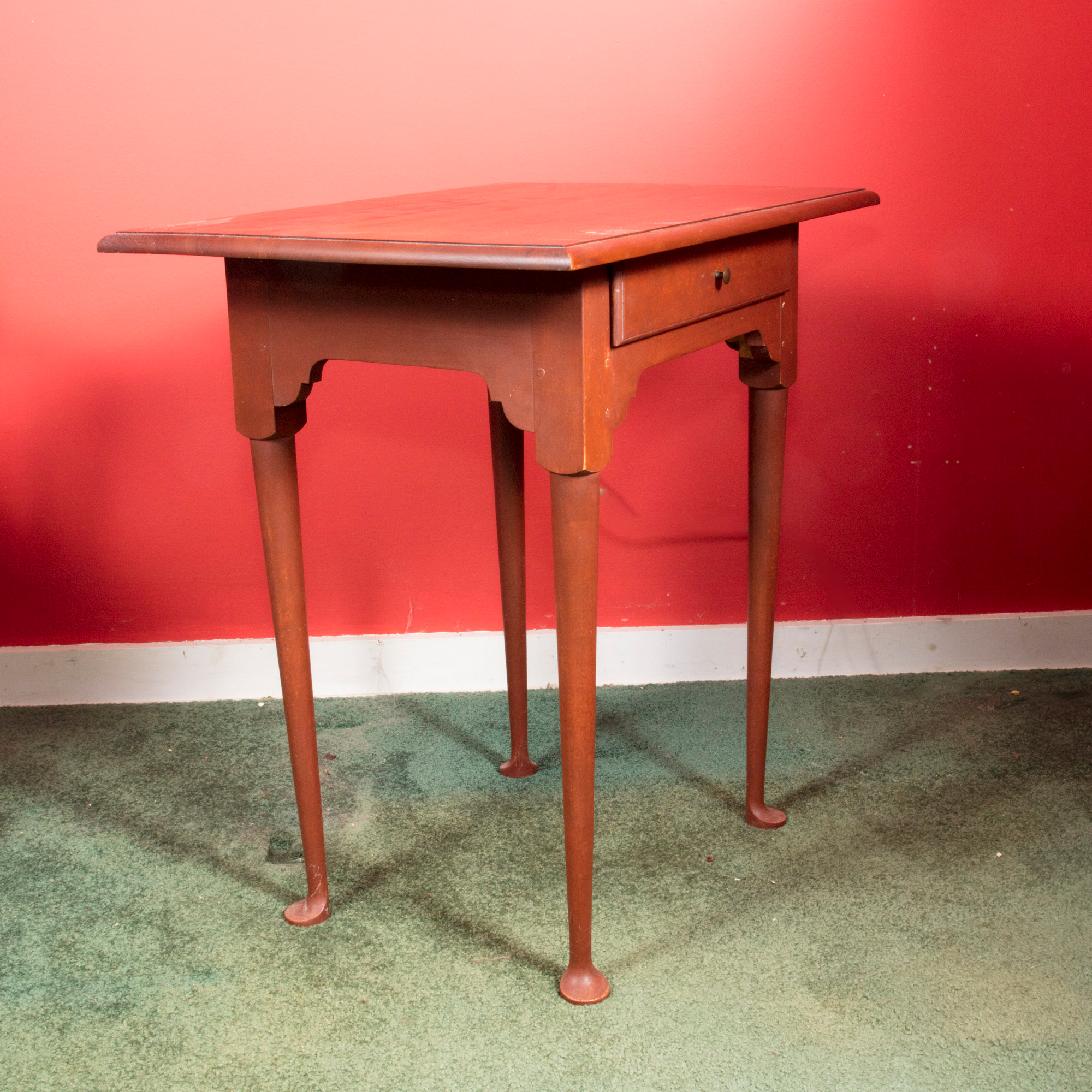 Queen Anne Style Side Table EBTH