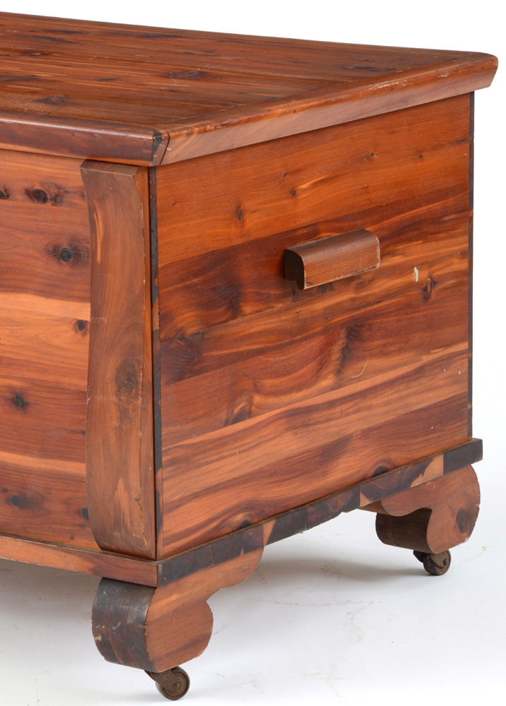 Vintage Roos Cedar Chest EBTH