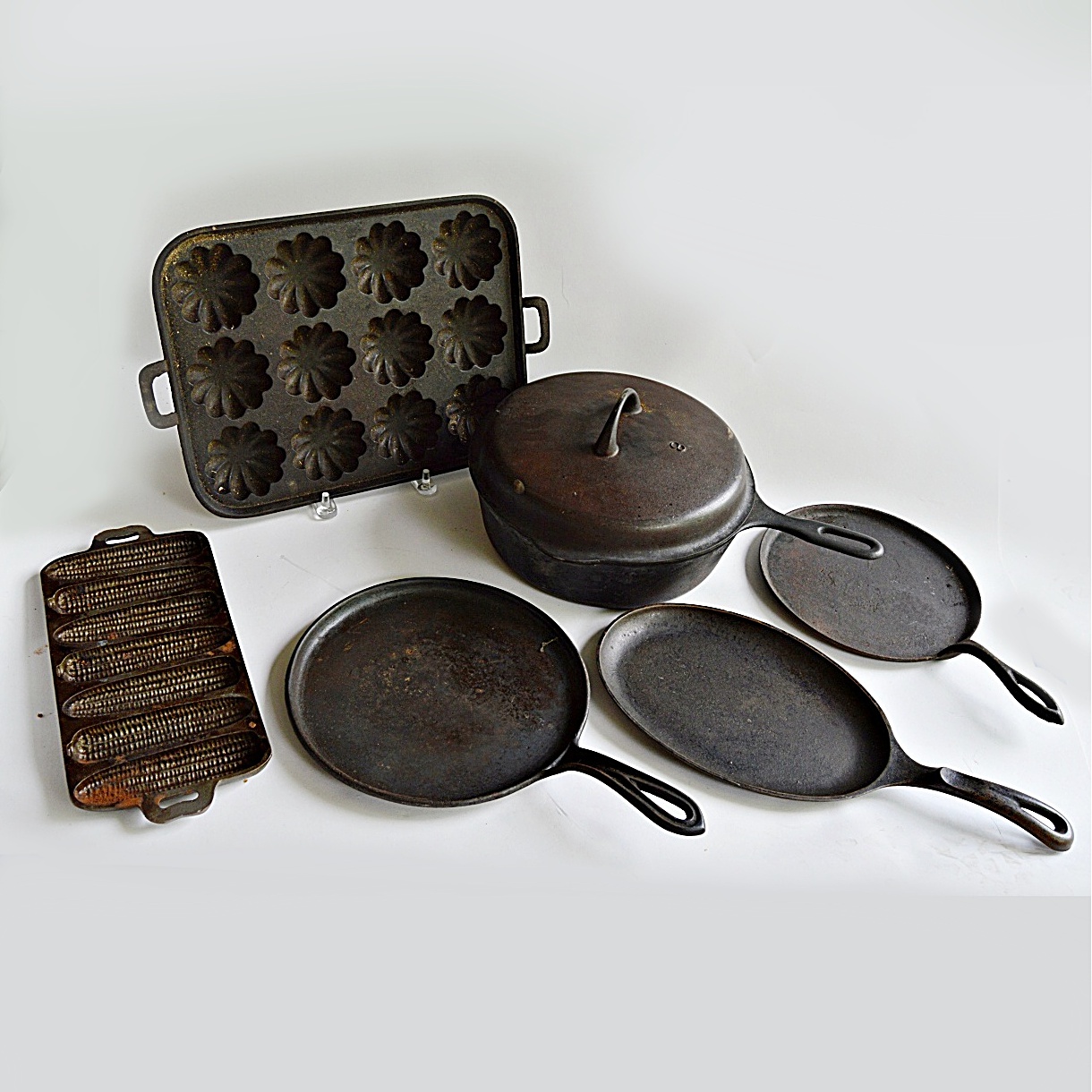 Seven Pieces Of Vintage Cast Iron Cookware EBTH   Batch DSC 0236.JPG