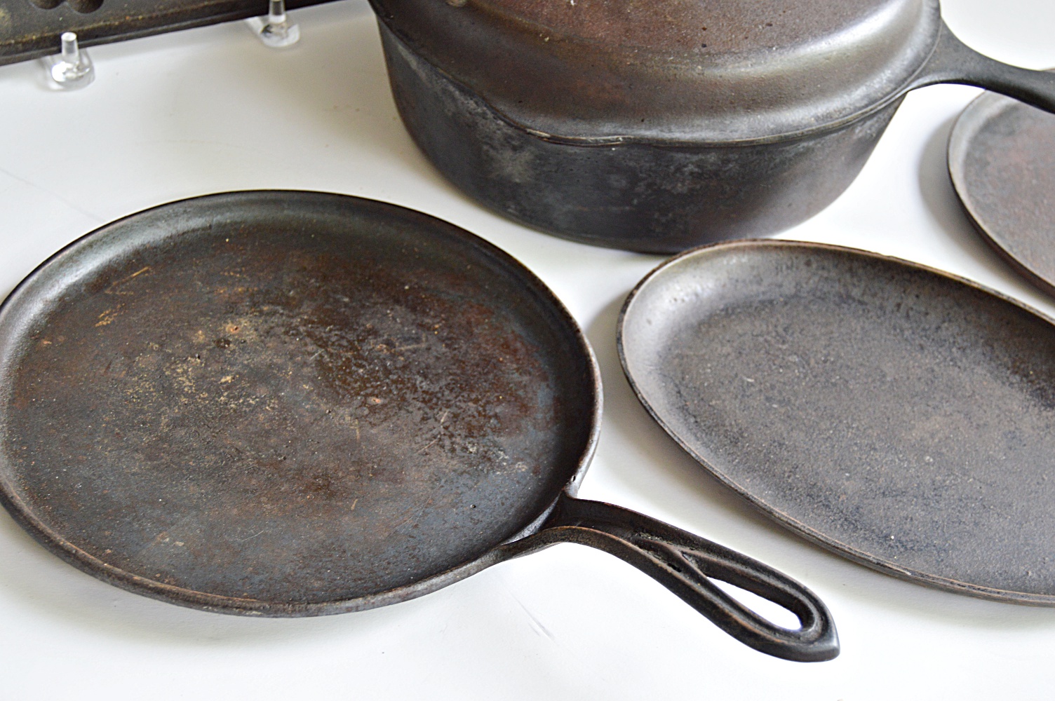 Seven Pieces Of Vintage Cast Iron Cookware | EBTH