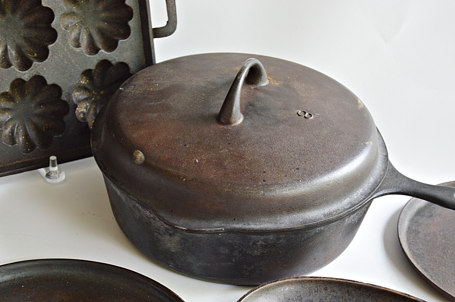 Seven Pieces Of Vintage Cast Iron Cookware | EBTH