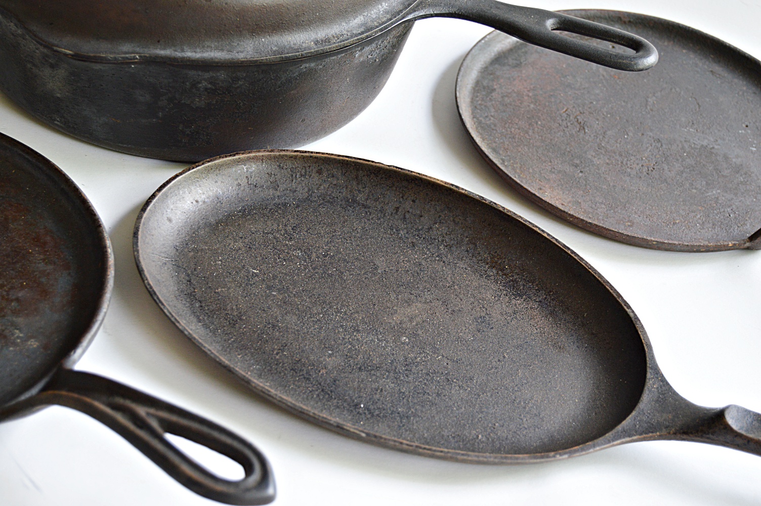 Seven Pieces Of Vintage Cast Iron Cookware | EBTH