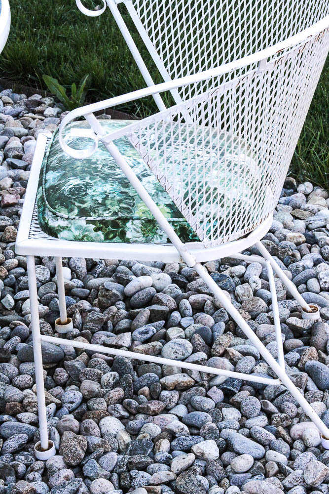 White Metal Patio Dining Set and Plant Stands EBTH