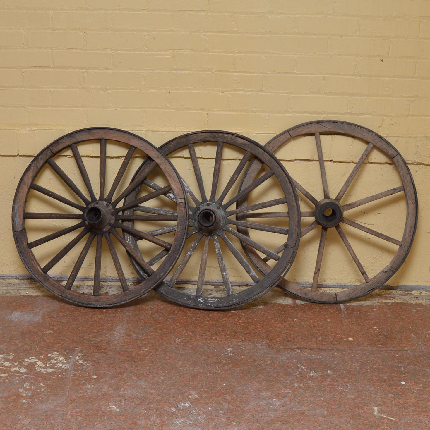 Antique Wooden Wagon Wheels EBTH   DSC 0015.JPG