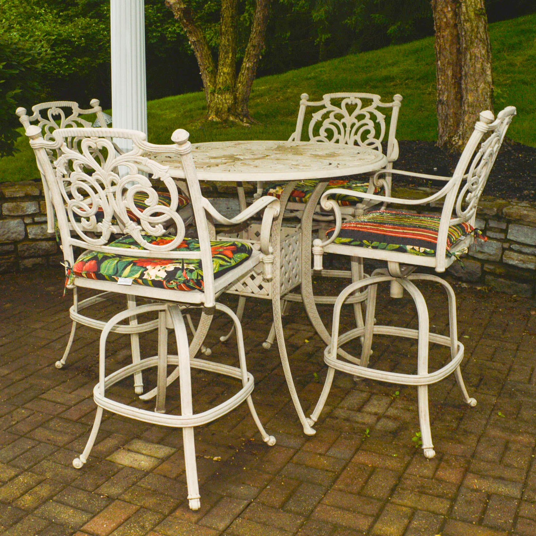 Outdoor Metal Bar Table and Chairs EBTH