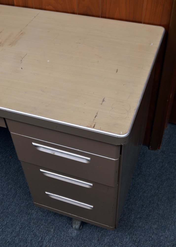 Vintage Metal Office Desk by Steelmaster EBTH