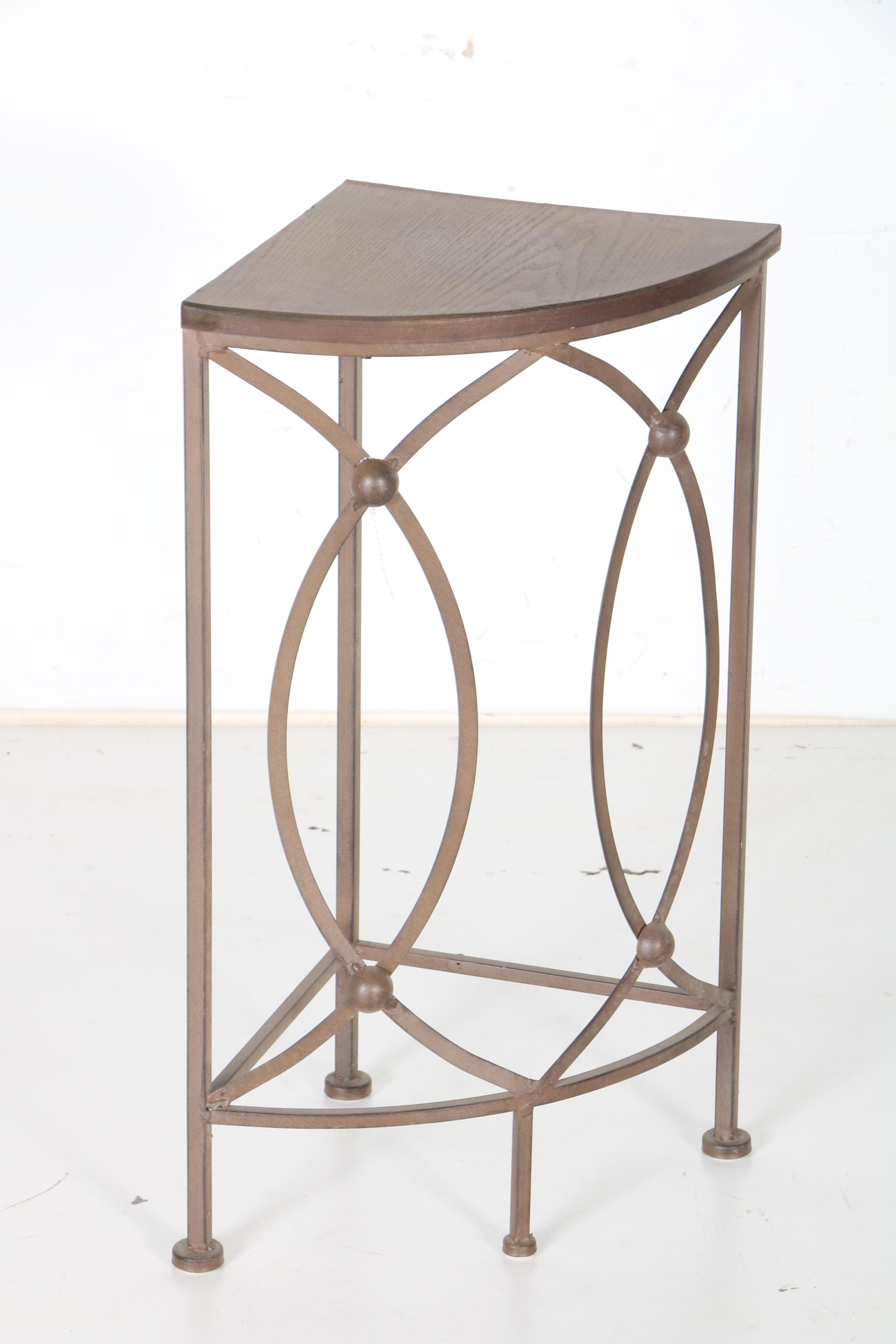 Small Metal Corner Accent Table EBTH   1494872267131 7afceb56785c4d444251d60ce714501dfde1b8b39cd76c473501264007213200.JPG