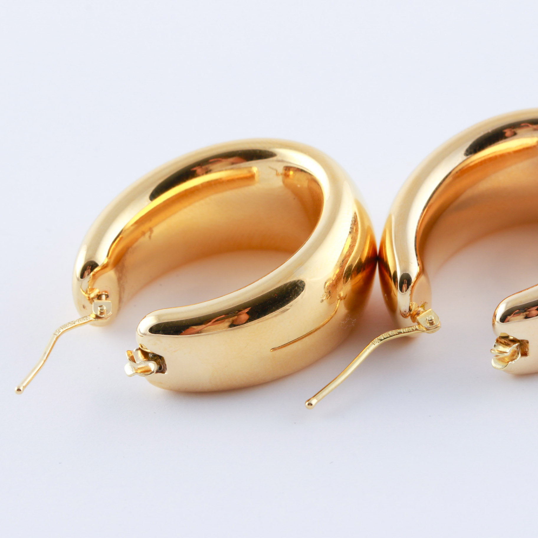 Italian 14K Yellow Gold Hollow Hoop Earrings By Milor | EBTH