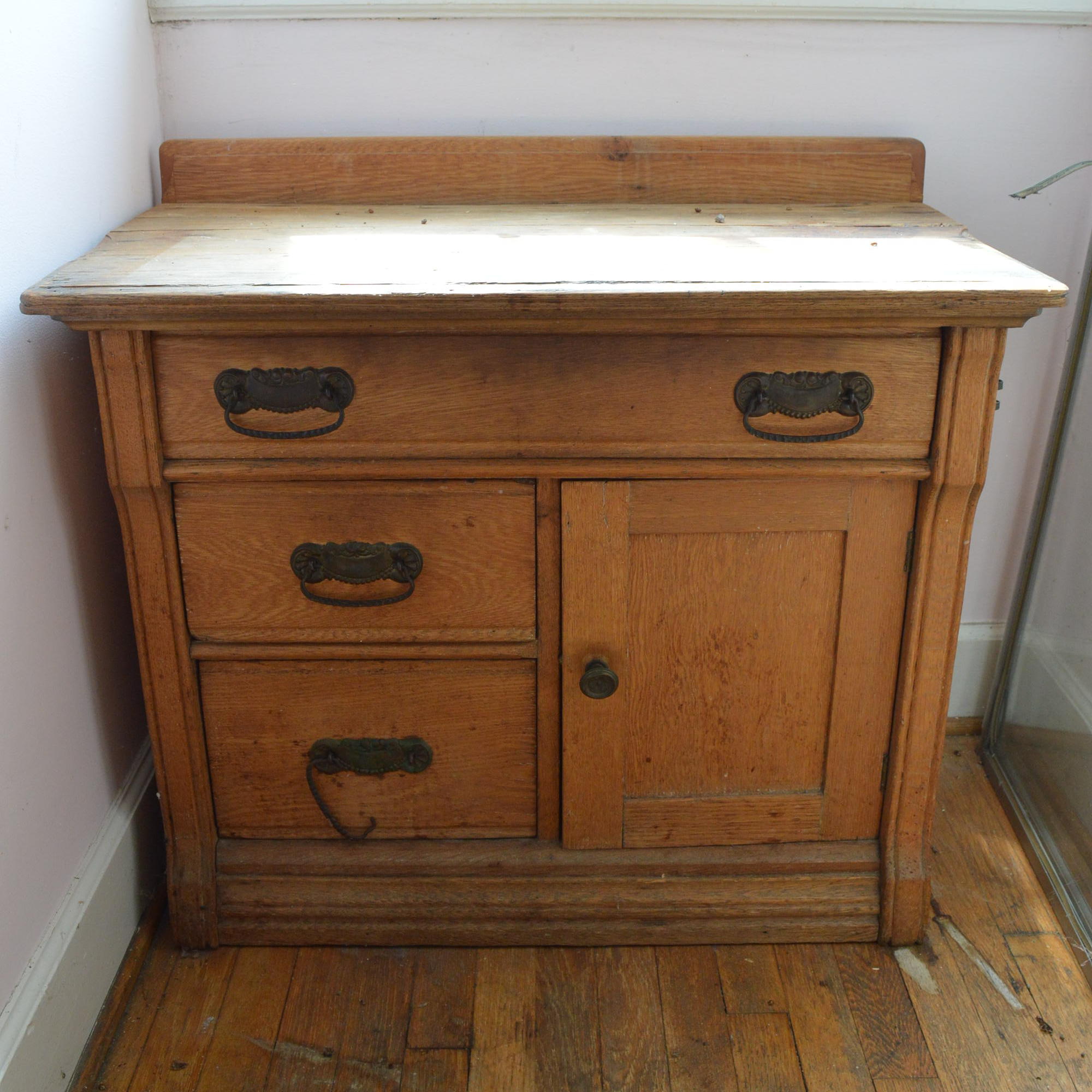 Antique Oak Wash Stand EBTH   DSC 0219.JPG