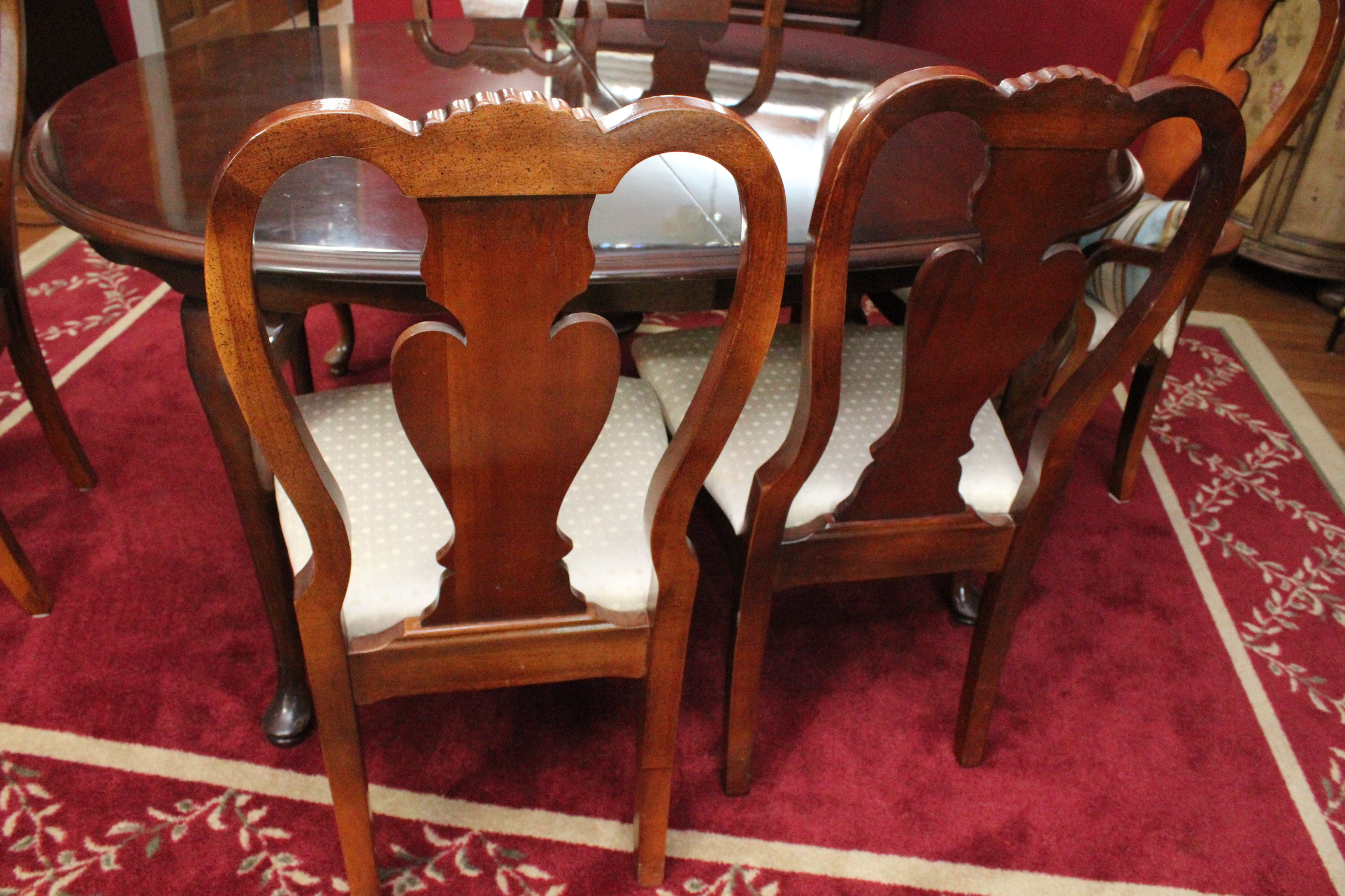 Queen Anne Style Extendable Dining Table and Chairs by Broyhill EBTH