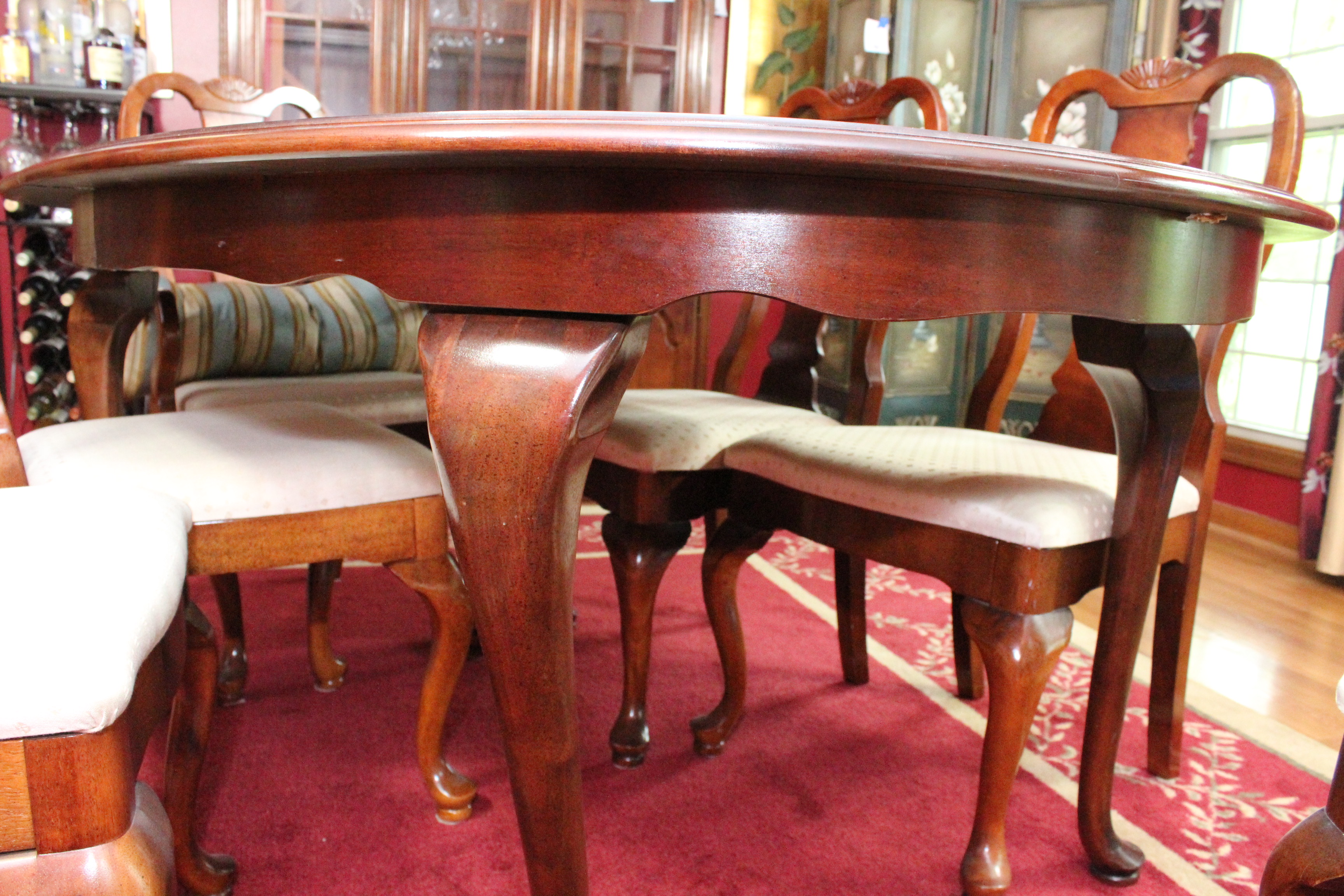 Queen Anne Style Extendable Dining Table and Chairs by Broyhill EBTH