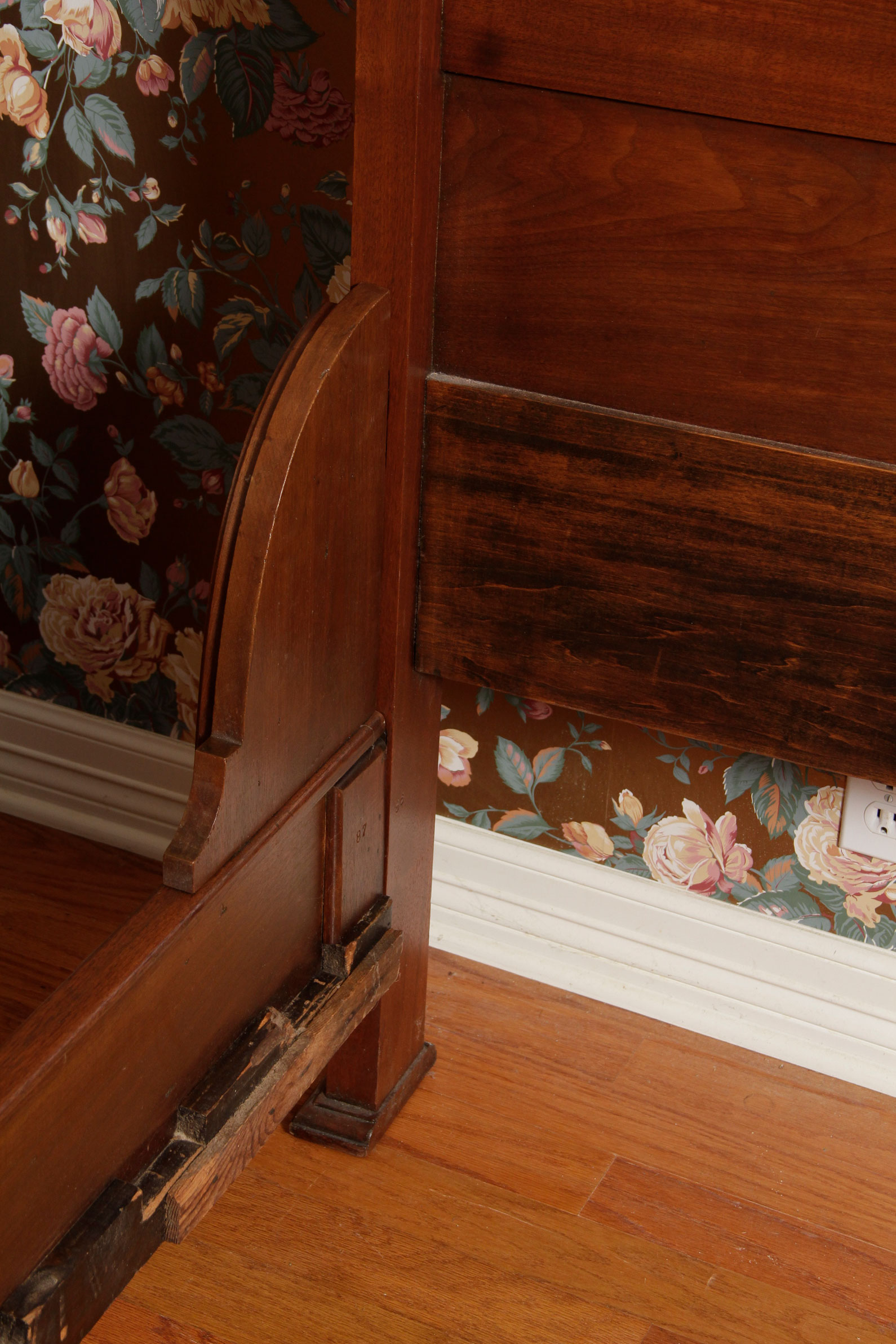 Vintage Queen Size Bed Frame EBTH