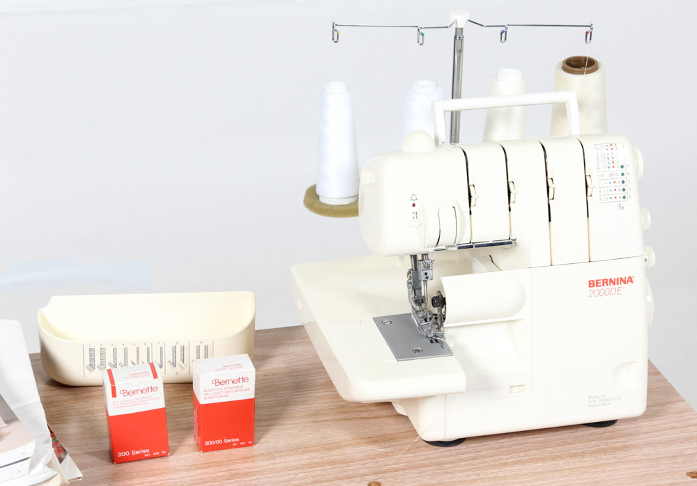 Bernina 2000DE Serger with Accessories and Table EBTH