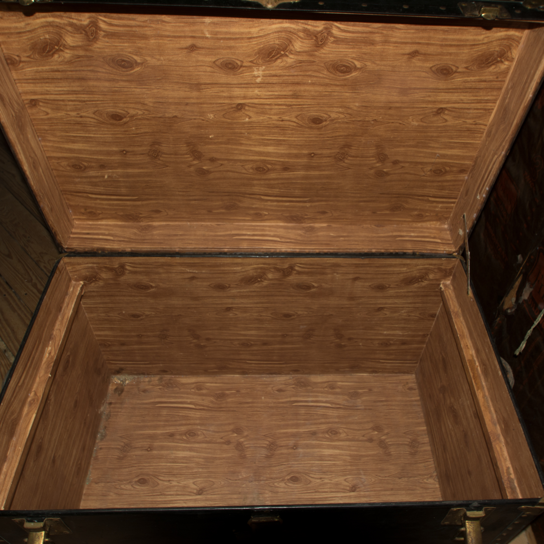 Antique Overland Steamer Trunk EBTH