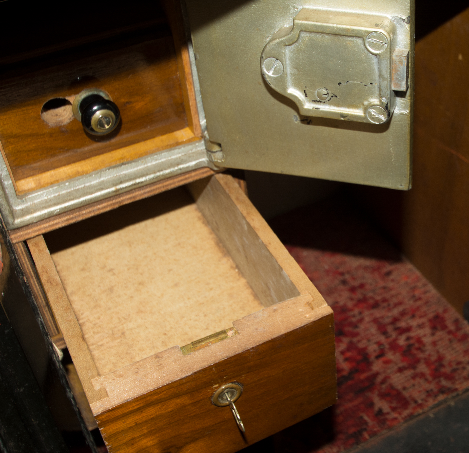 Antique Yale Safe EBTH