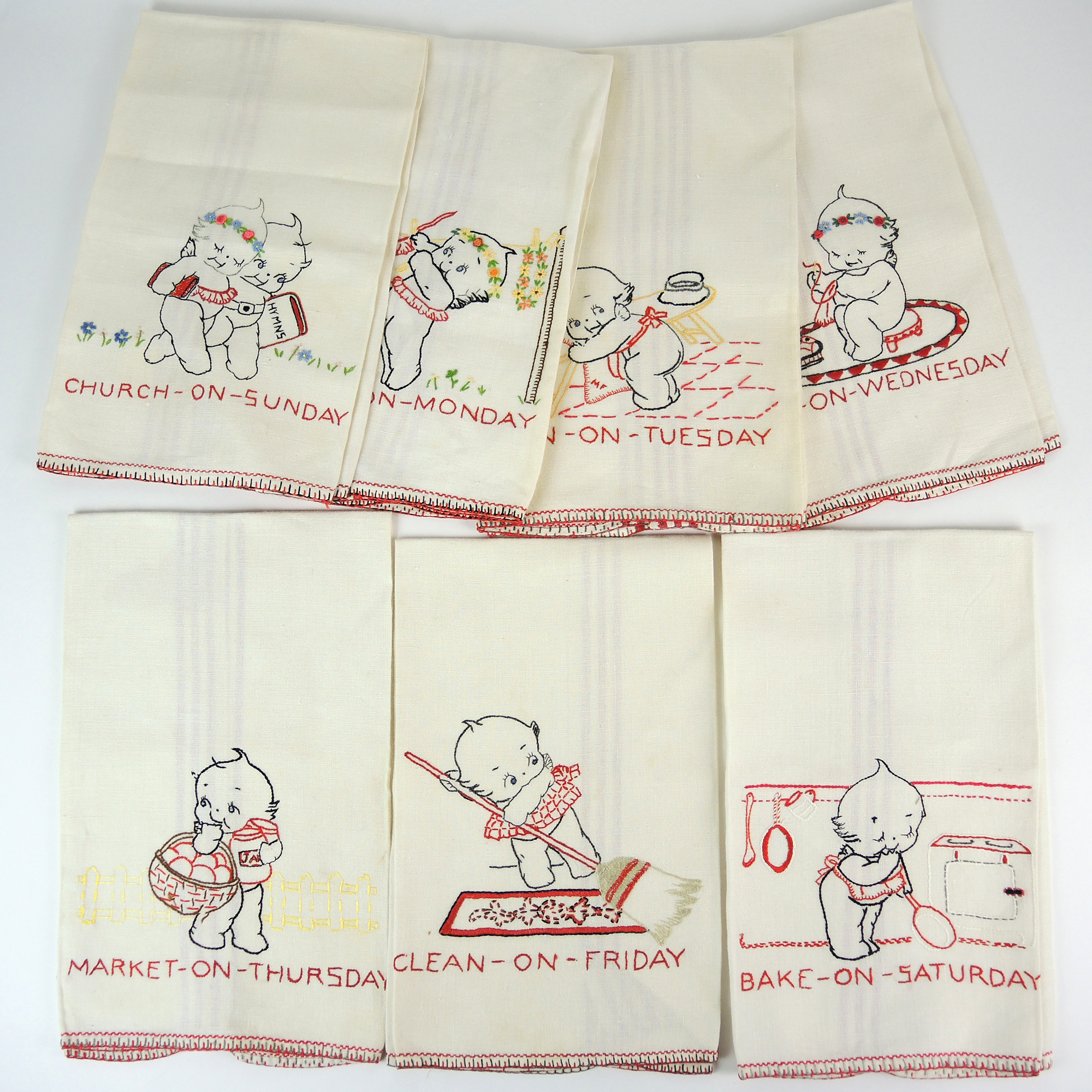 Vintage Set of Hand-Embroidered Kitchen Towels | EBTH