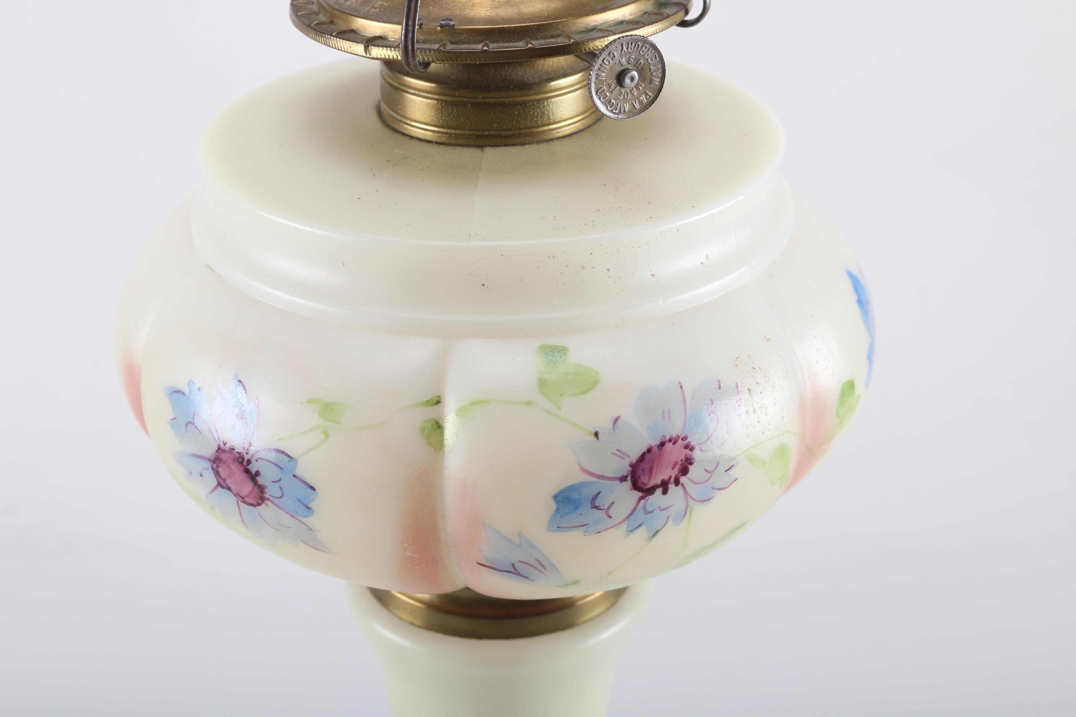 Vintage Plume & Atwood Oil Lamp | EBTH