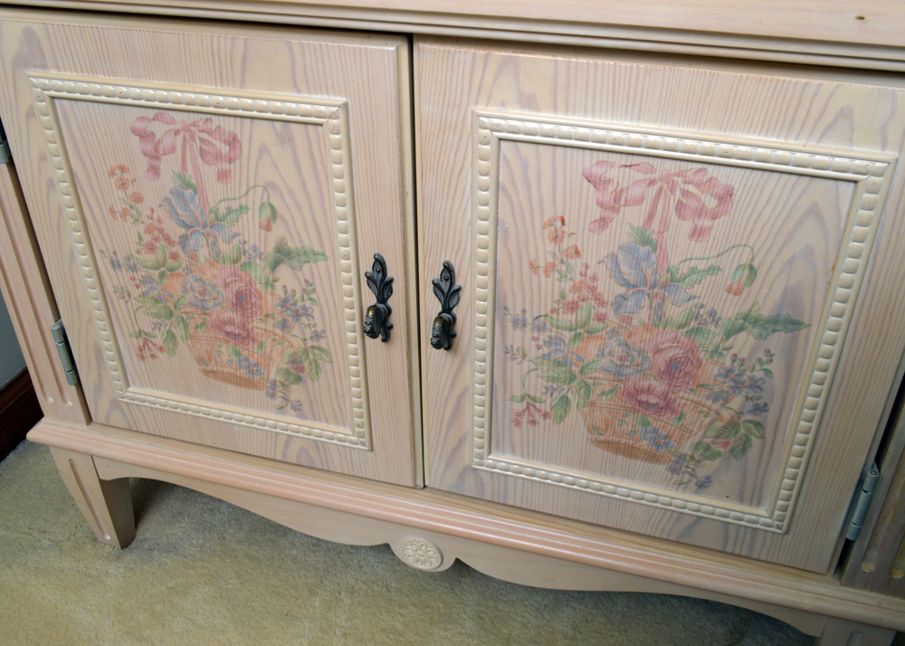 Nightstand from Lexington Furniture "Lynn Hollyn at Home" Collection EBTH
