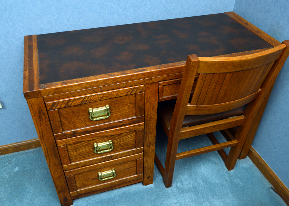 Vintage YoungHinkle Desk, Chair, and Brass Lamp EBTH