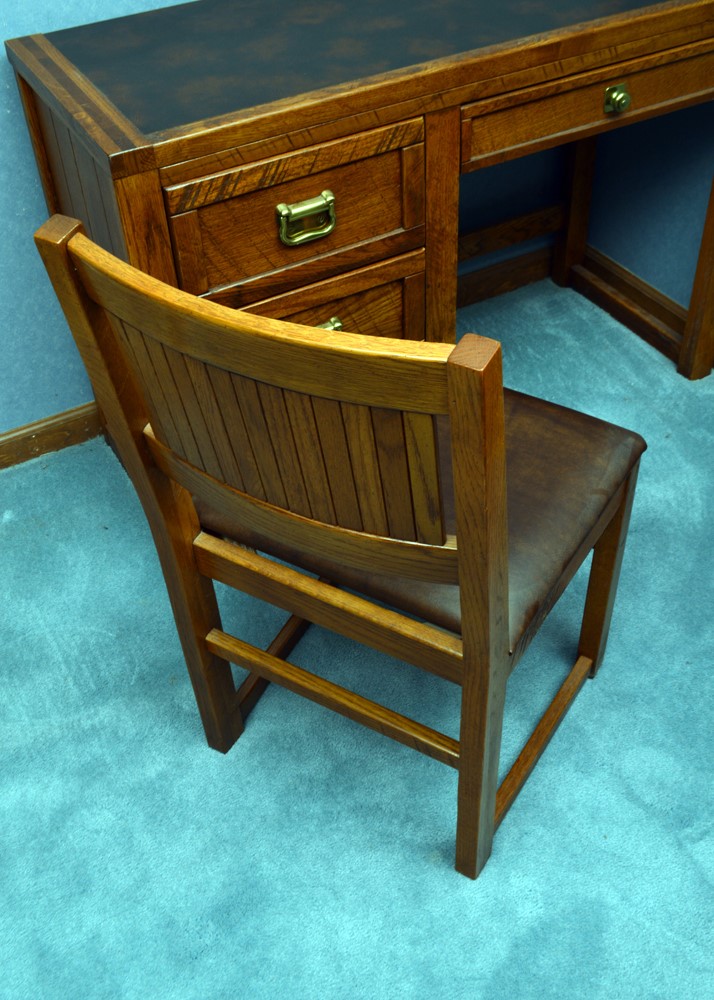 Vintage YoungHinkle Desk, Chair, and Brass Lamp EBTH