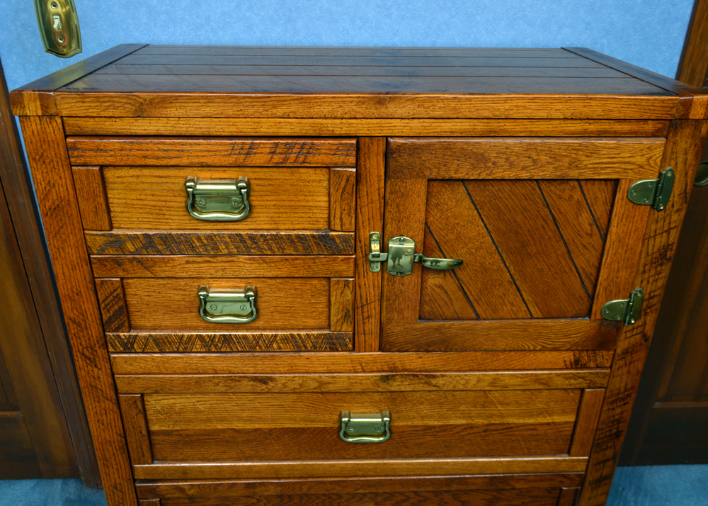 YoungHinkle Chest of Drawers EBTH