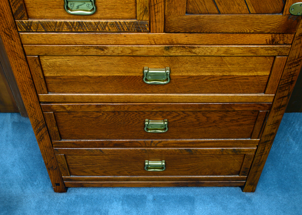 YoungHinkle Chest of Drawers EBTH