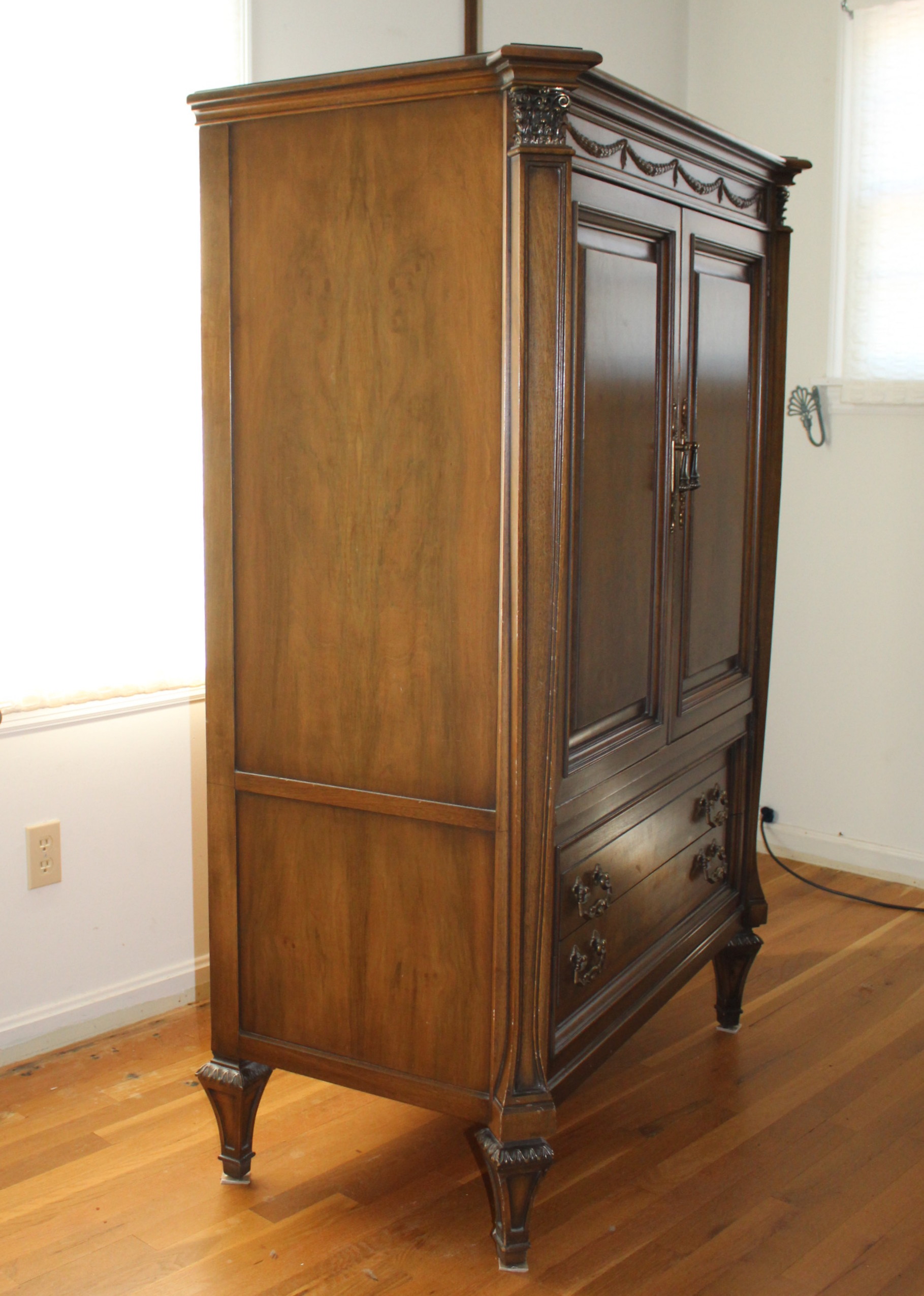 Romweber Furniture Armoire EBTH
