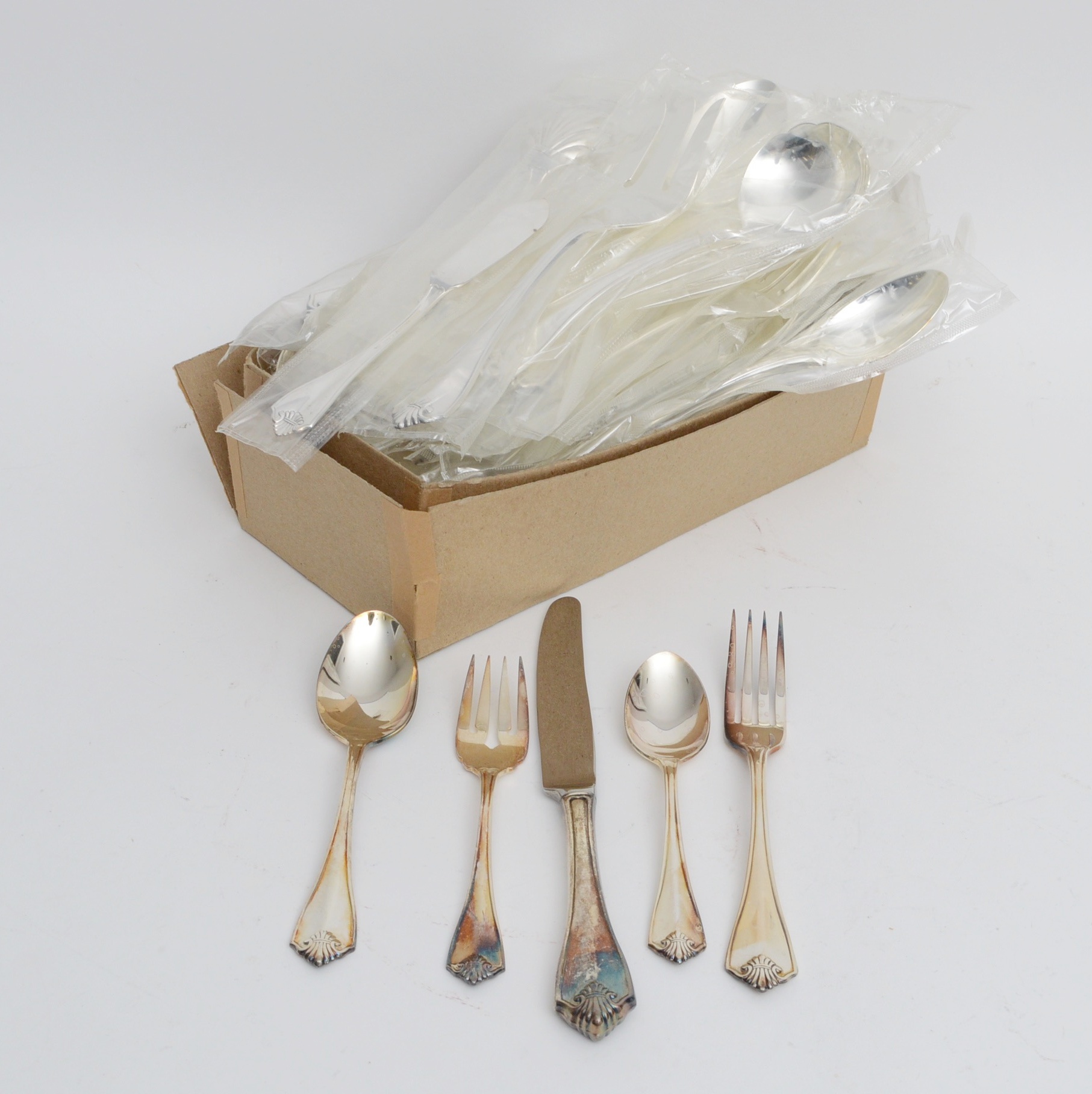 Oneida 1881 Rogers Community "King James" Silver Plate Flatware EBTH