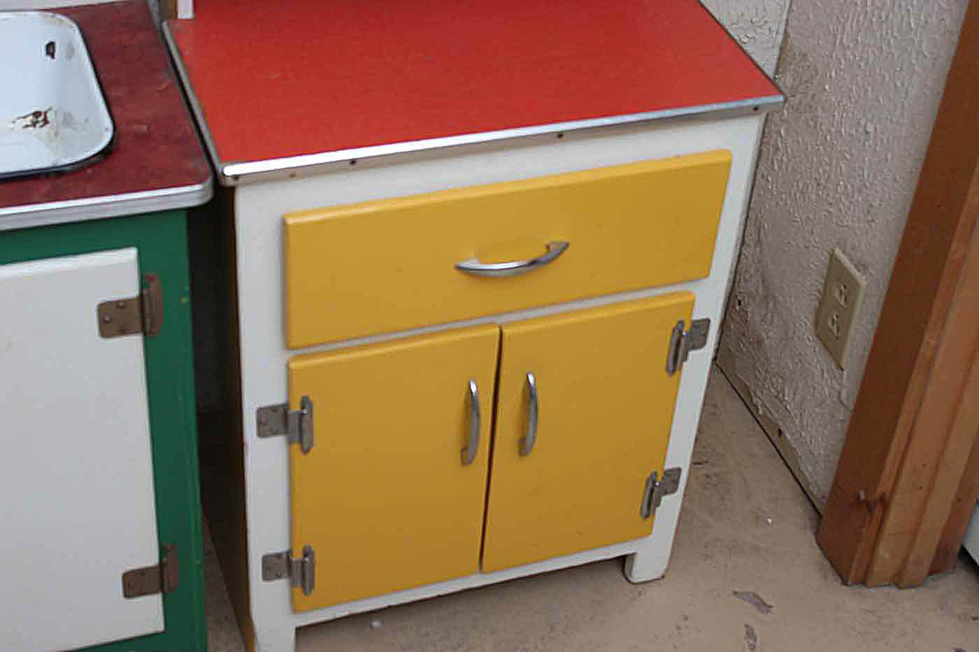 Vintage Child's Play Kitchen Set EBTH