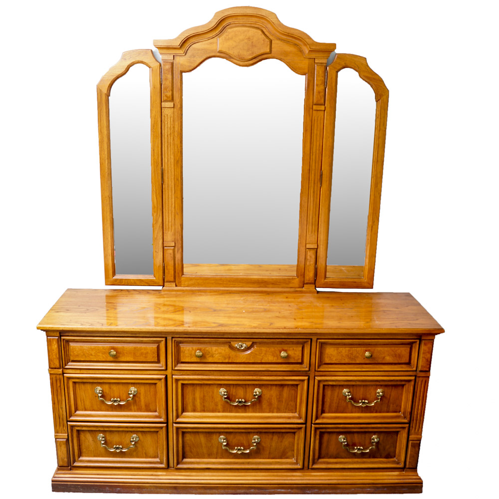 Thomasville Dresser And Mirror Ebth