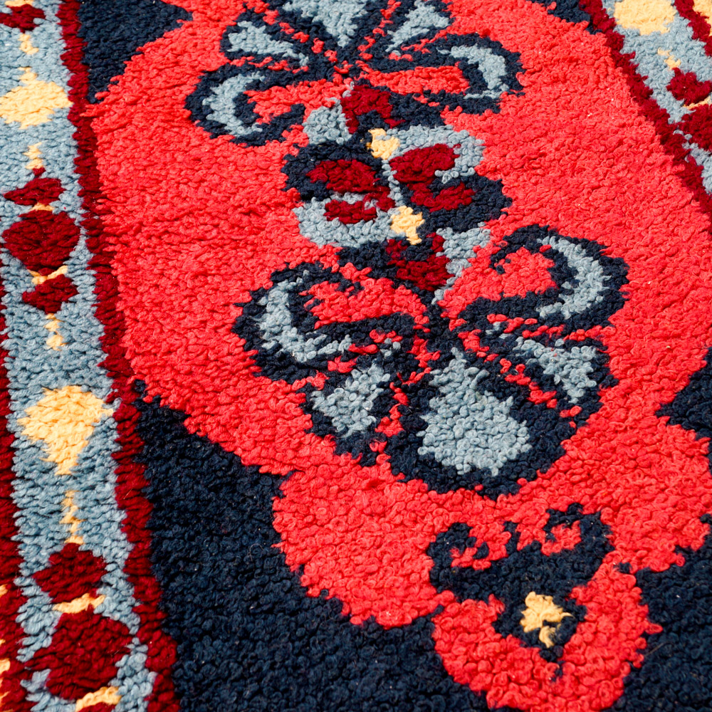 Handmade Hooked Rug EBTH