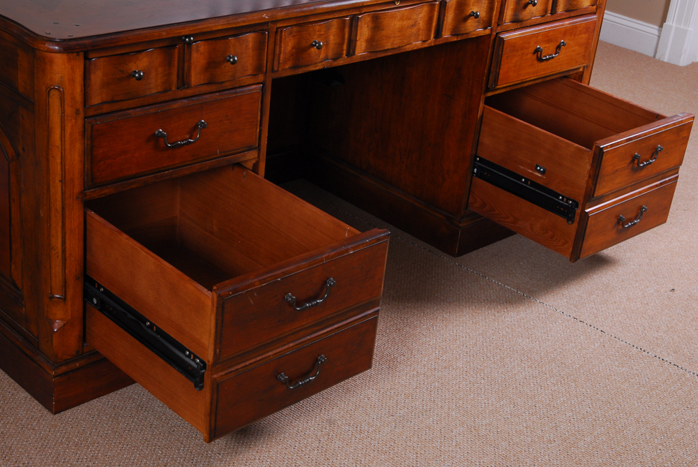 Vintage Executive Desk by Drexel Heritage EBTH